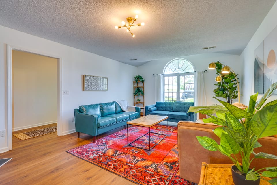 Community Pool / Close to Downtown Greenville House in South Carolina