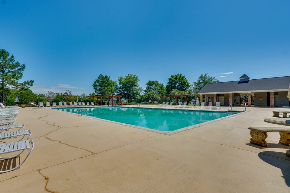 Community Pool / Close to Downtown Greenville House in South Carolina