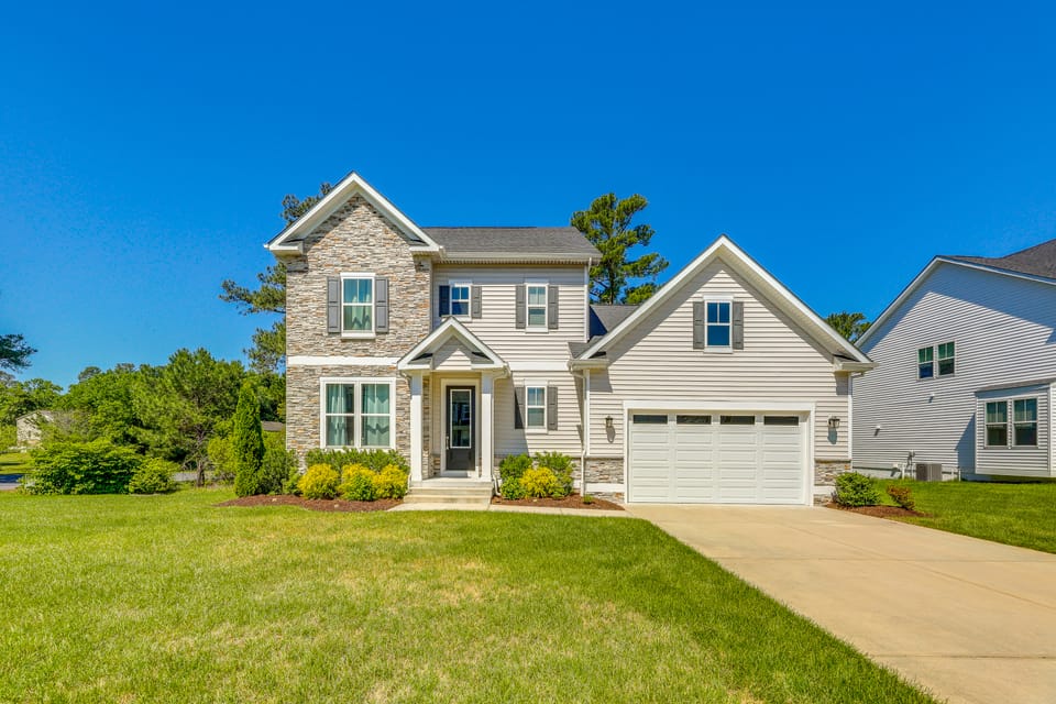 5 Mi to Bethany Beach! Group Escape w/ Pool Access House in Sussex County