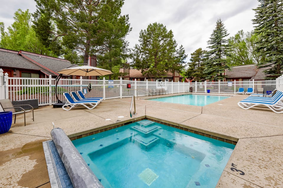 Hot Tub/Pool/Near Lake/Whitefish Resort/Dining Apartment in Whitefish