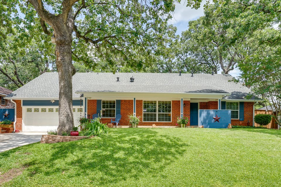 Hot Tub & Game Room! Home 15 Mi to AT&T Stadium House in North Richland Hills