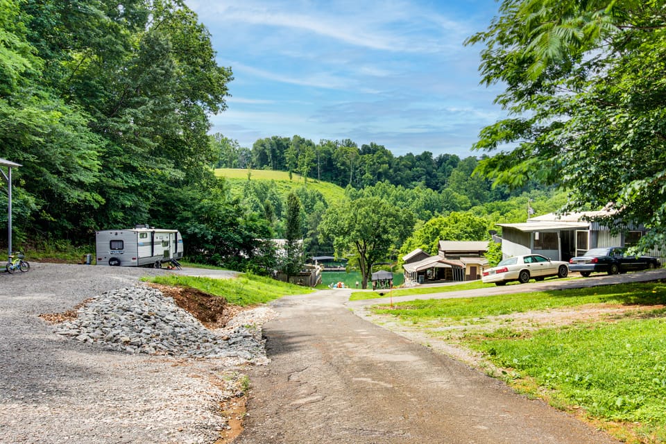 Fire Pit & Steps to Lake! Tims Ford Lake Retreat House in Lynchburg