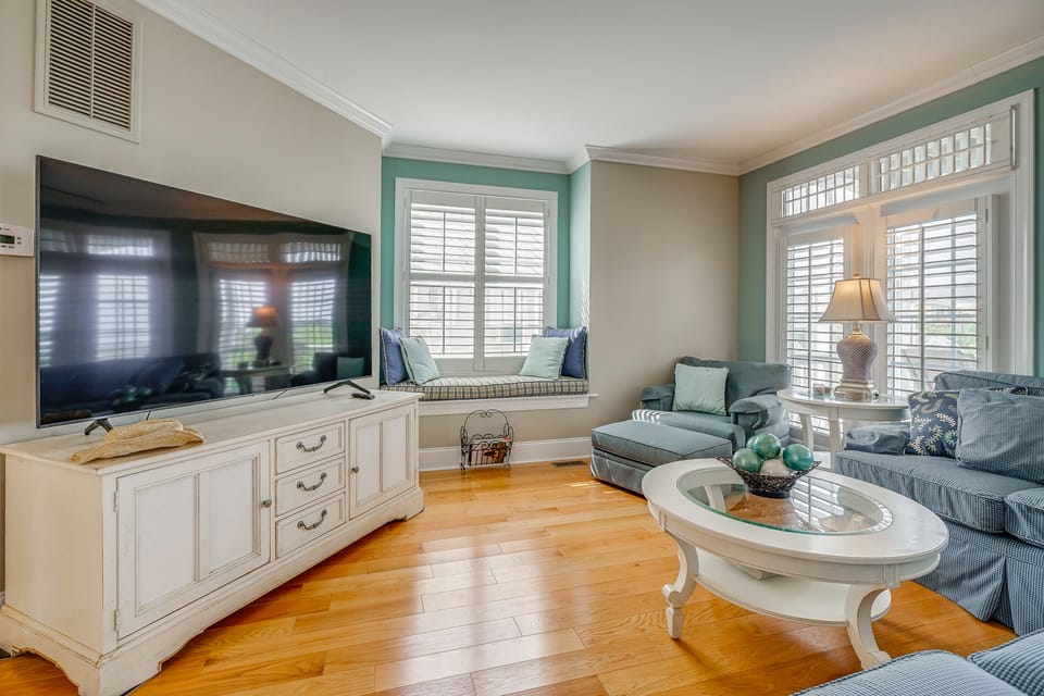 Walk to Beach! Spacious Surf City Escape House in Surf City