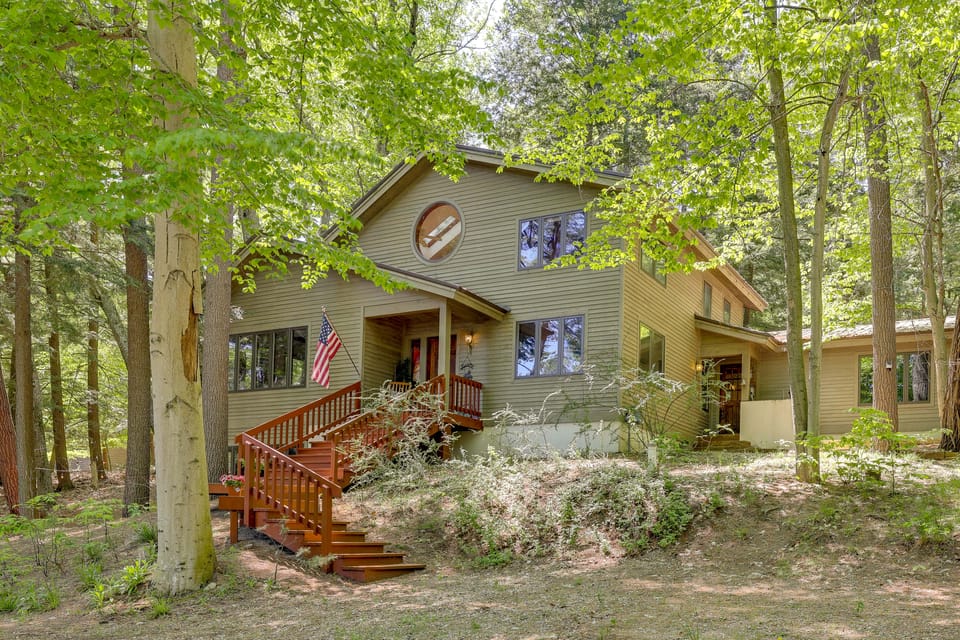 Glen Arbor Home w/ Glen Lake Access & Shared Dock! House in Glen Lake