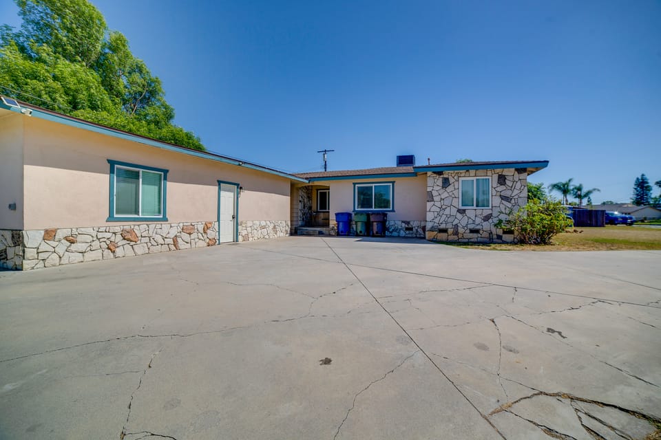 Commuter Friendly! Extended Stay in Riverside House in Riverside