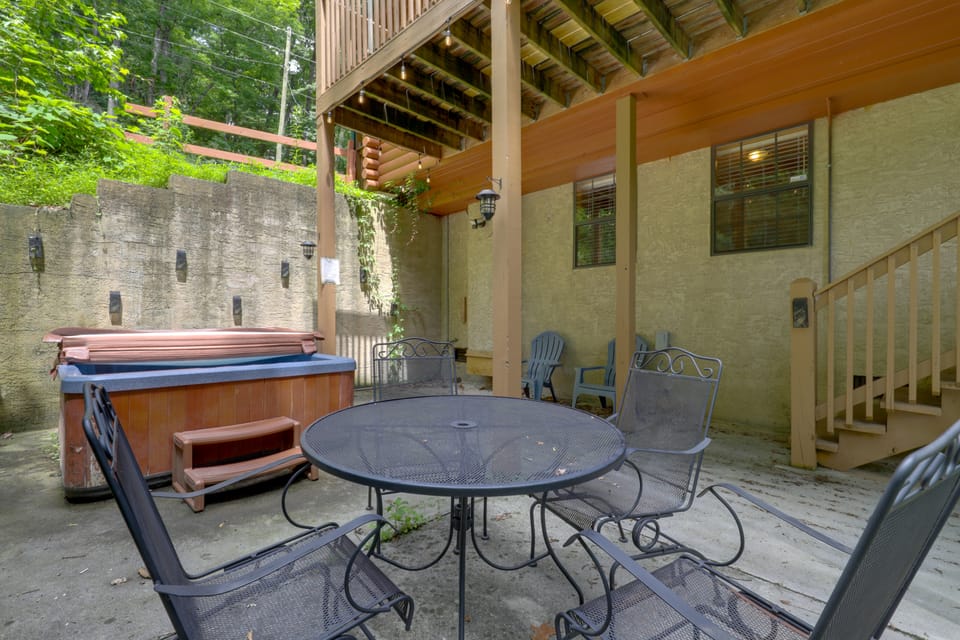 Tranquility at Sugar Mtn Cabin 8 Mi to GSMNP House in Pigeon Forge