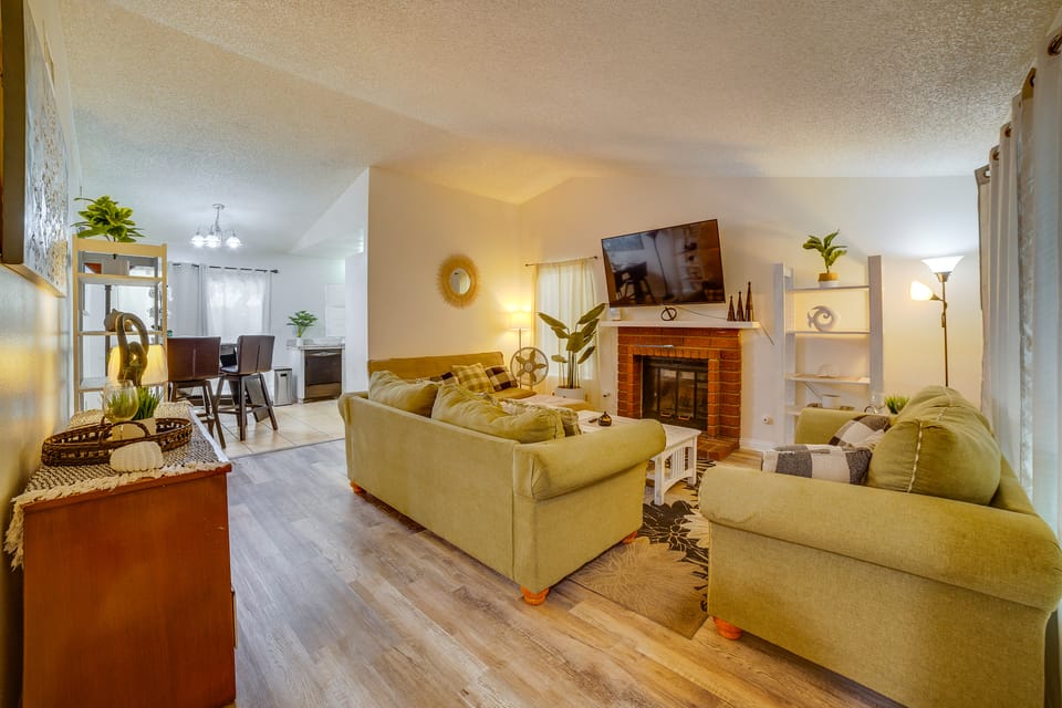 Moreno Valley Family Retreat Near Dtwn Riverside House in Moreno Valley