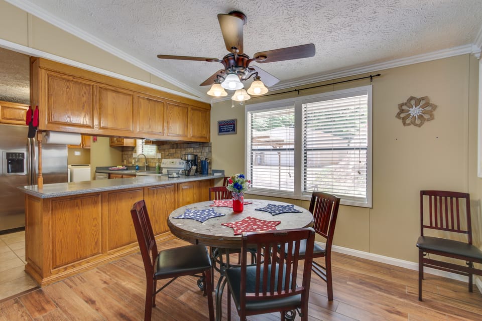 Steps to Pickwick Lake! Home w/ Sunrooms & Views House in Pickwick Lake