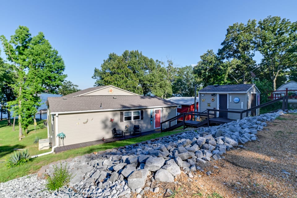 Private Dock w/ Boat Lift! Kentucky Lake Escape House in Lake Barkley