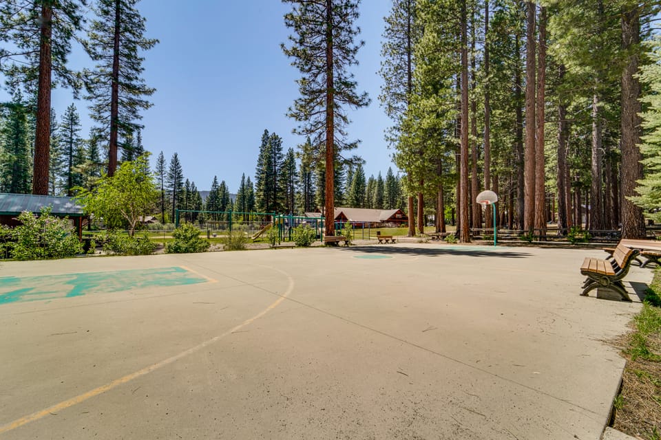 Outdoor Adventure Base w/ Private Patio in Calpine House in Sierra Nevada