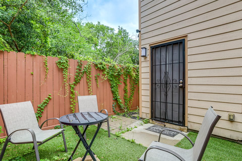 3 Mi to Dtwn! Houston Family Haven w/ Private Yard House in Houston