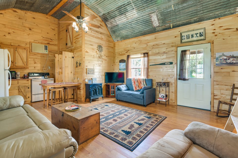 Cabin w/ Dock on Hubbard Creek Lake: Pets Welcome! House in Texas