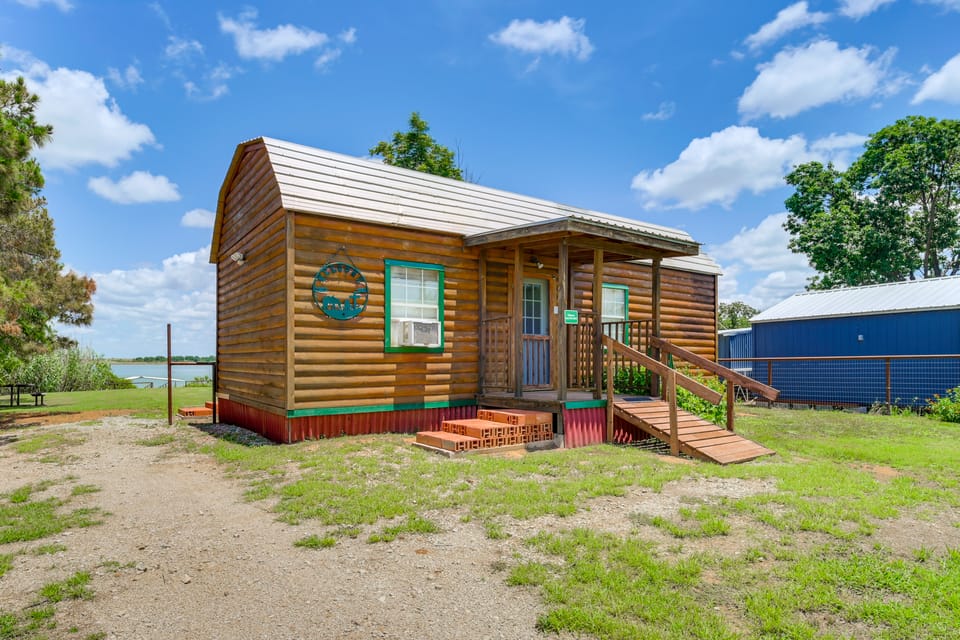 Cabin w/ Dock on Hubbard Creek Lake: Pets Welcome! House in Texas