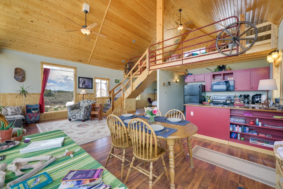 Sangre de Cristo Views! Retreat Near Wild Horses! Apartment in Colorado