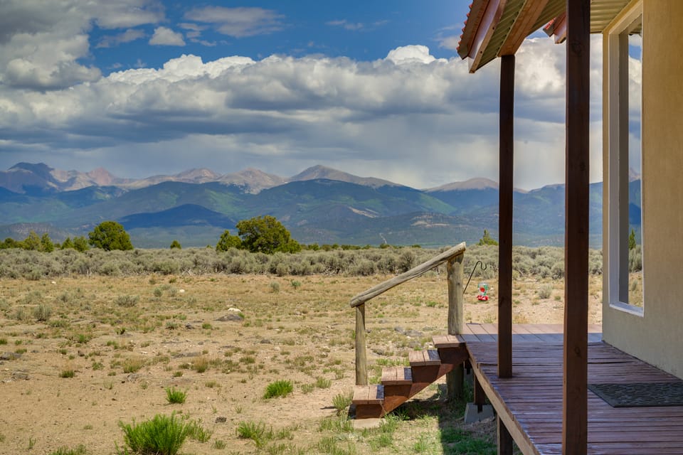 Sangre de Cristo Views! Retreat Near Wild Horses! Apartment in Colorado