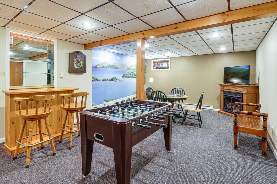 Top of the World Townhome w/ Views in Lake George! Apartment in Queensbury