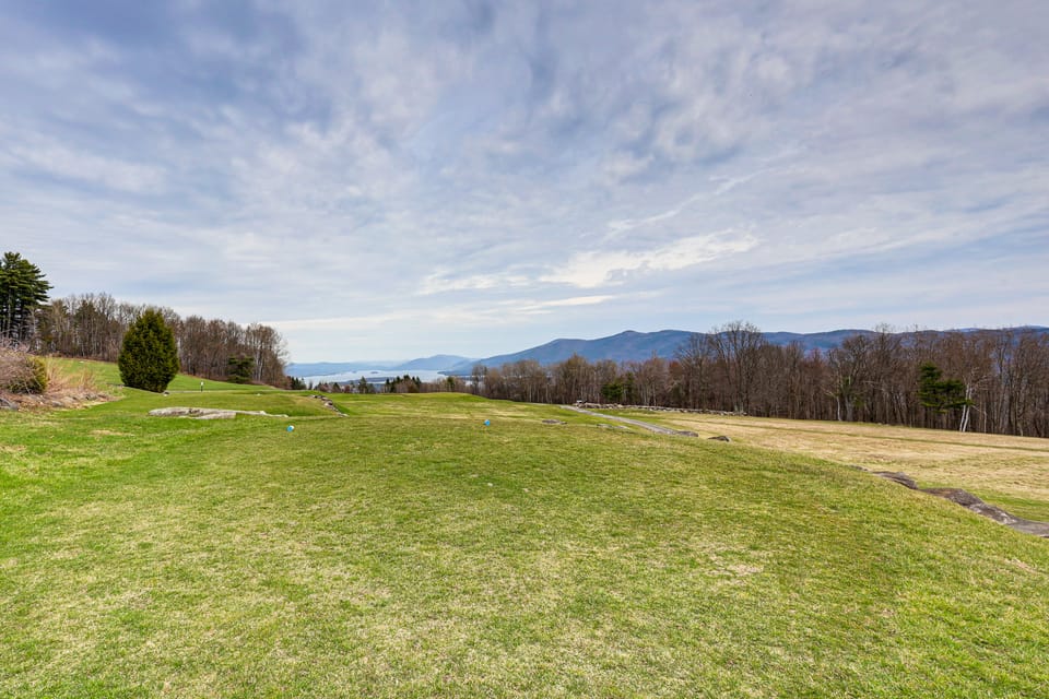 Top of the World Townhome w/ Views in Lake George! Apartment in Queensbury