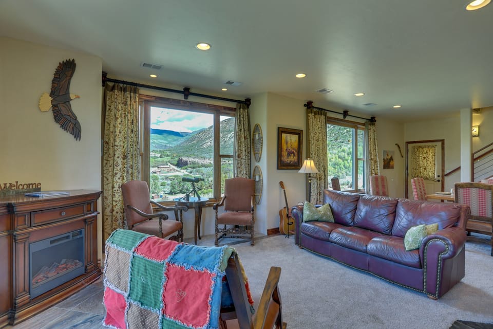 360-Degree Mountain Views! Lake Retreat in Gypsum House in Colorado