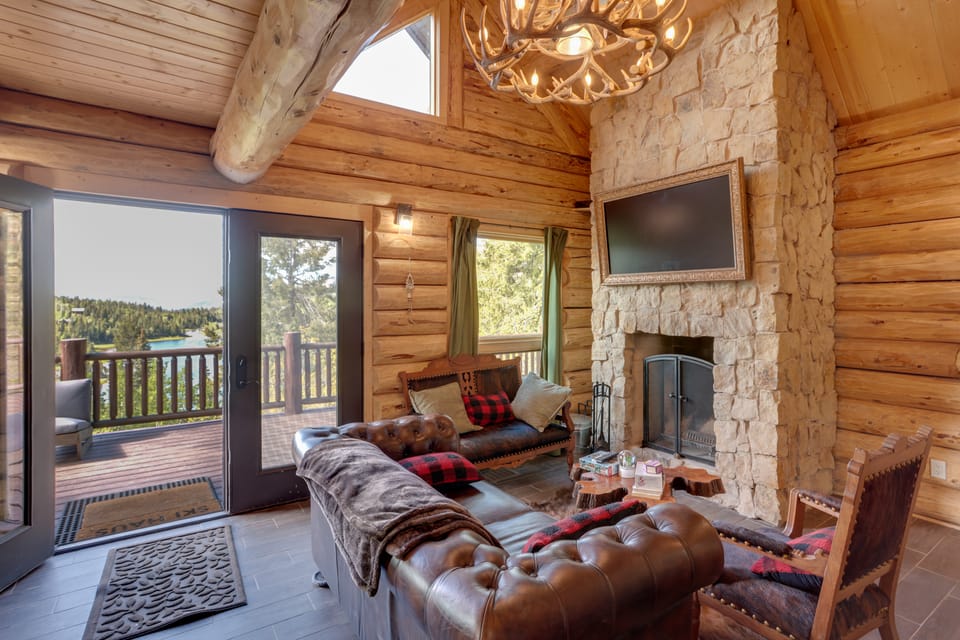 1/4 Mi to Purgatory Resort: Mtn Cabin w/ Views House in La Plata County