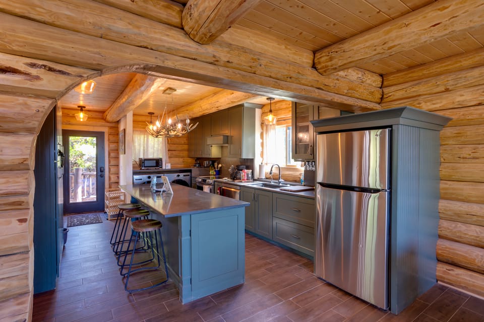 1/4 Mi to Purgatory Resort: Mtn Cabin w/ Views House in La Plata County