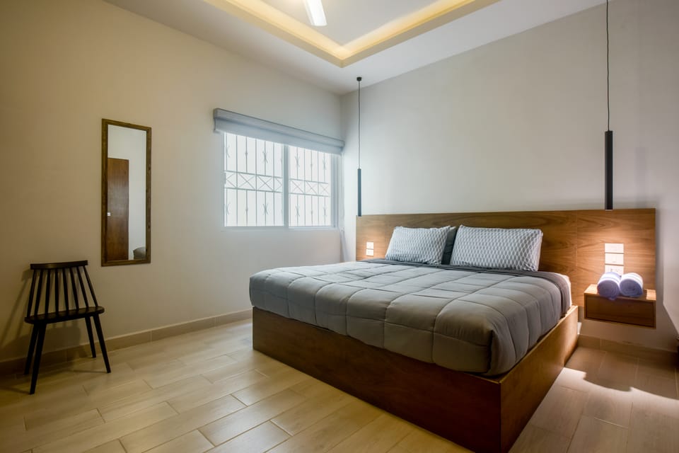 Modern Condo: Steps to Mamitas Beach Club/5thAve Apartment in Playa del Carmen