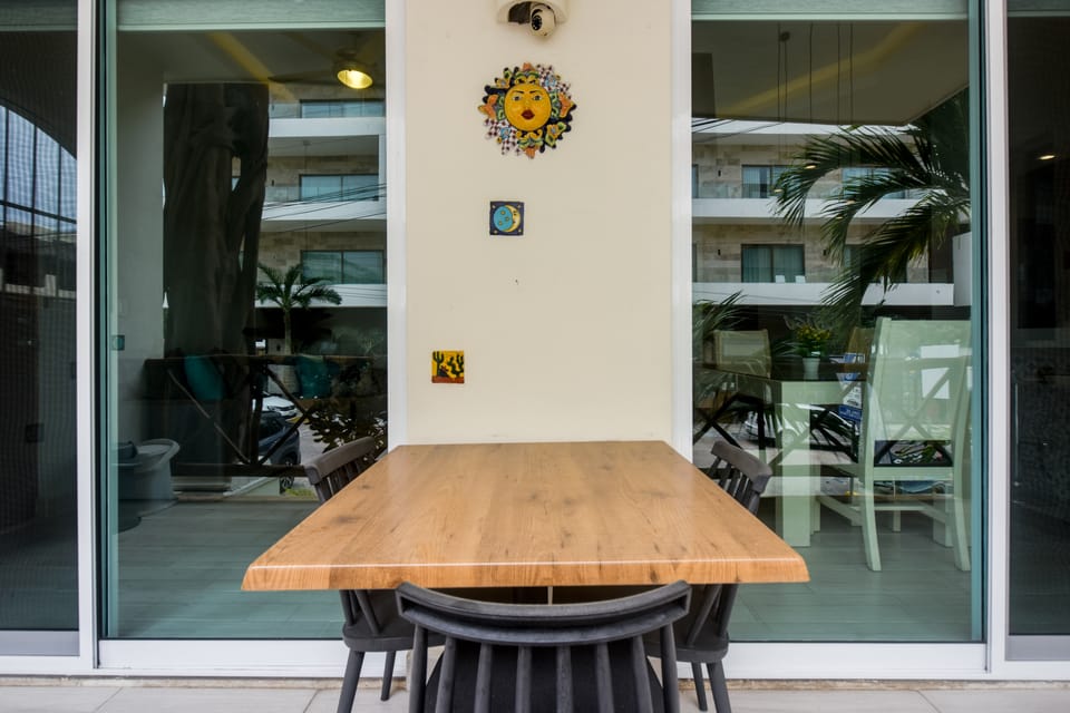 Modern Condo: Steps to Mamitas Beach Club/5thAve Apartment in Playa del Carmen