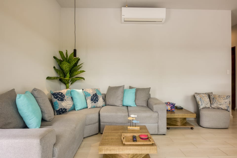 Modern Condo: Steps to Mamitas Beach Club/5thAve Apartment in Playa del Carmen