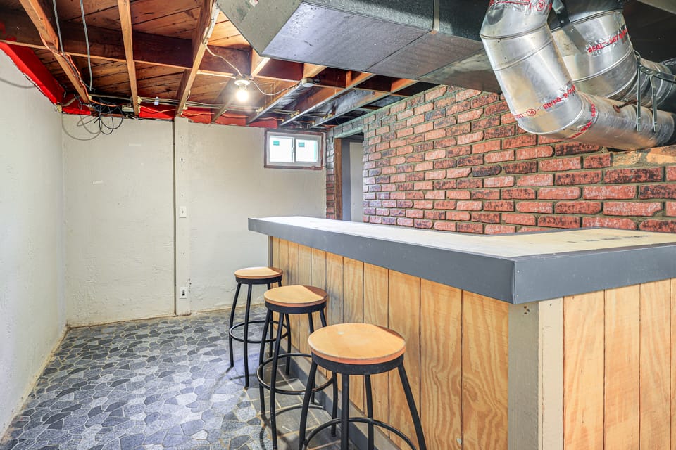 Great for Families! Independence Getaway w/ Yard House in Independence