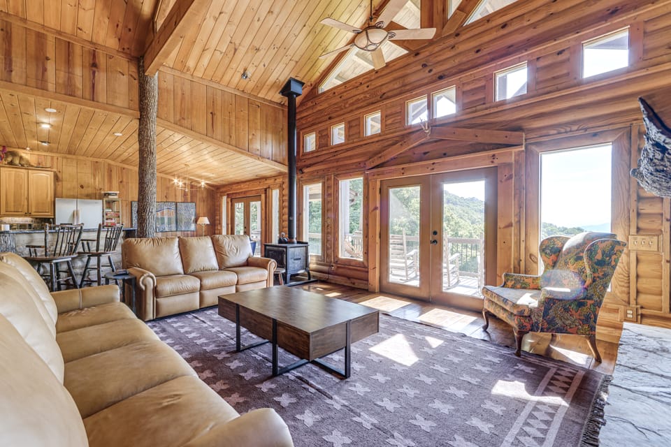 Hot Tub + Fire Pit: Spacious Waynesville Escape! House in Tennessee