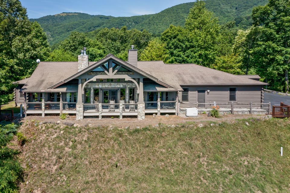 Hot Tub + Fire Pit: Spacious Waynesville Escape! House in Tennessee