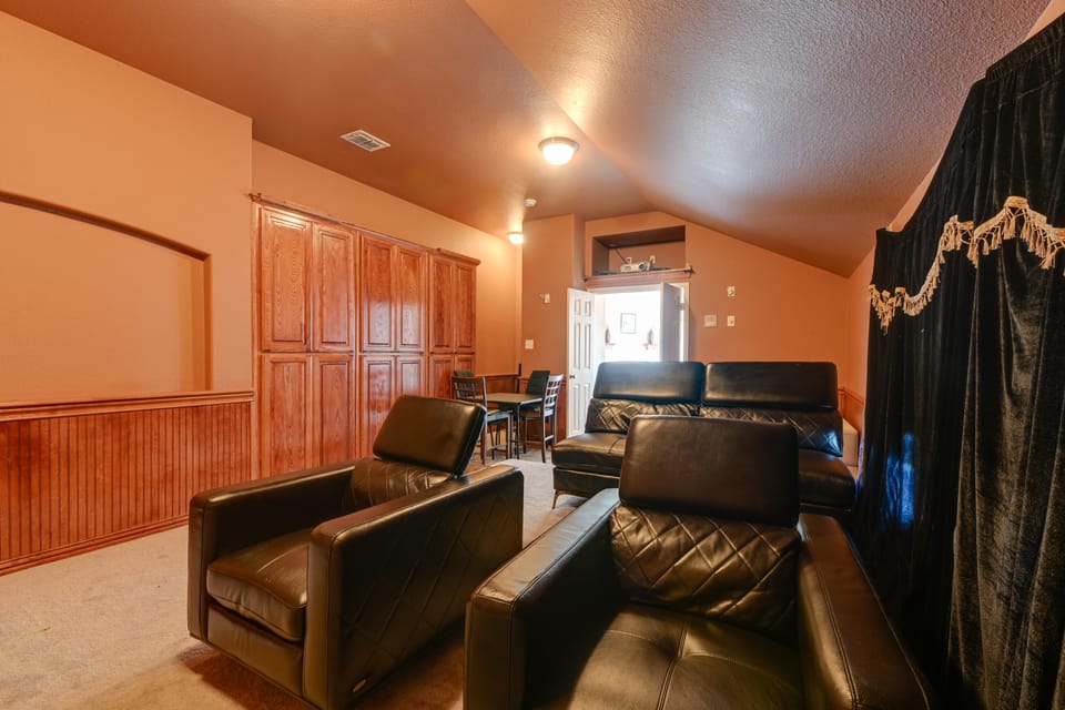 Grand Prairie Hub Near Lake & Med Center! Apartment in Mansfield