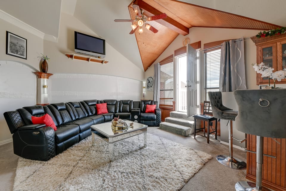 Grand Prairie Hub Near Lake & Med Center! Apartment in Mansfield