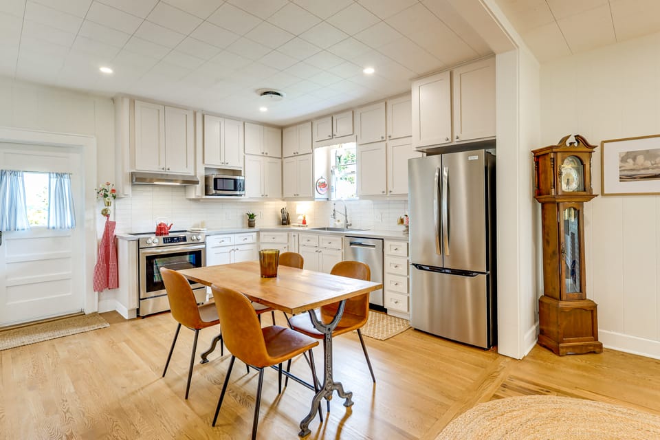 Upscale Home on 120 Acres: Near Wedding Venues! House in Texas
