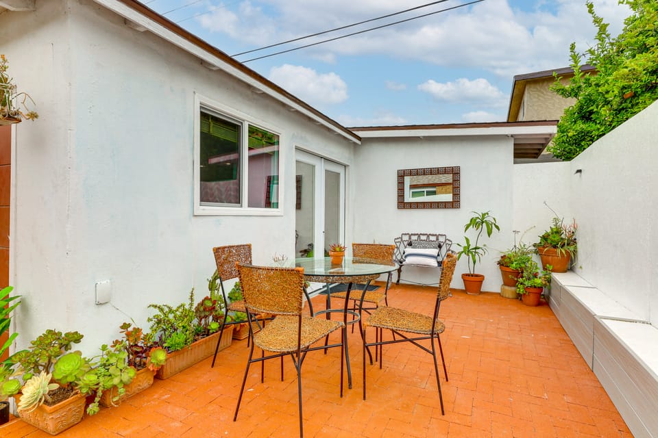 Modern Studio Near SoFi: Stadium 5 Minutes Away Apartment in Westmont