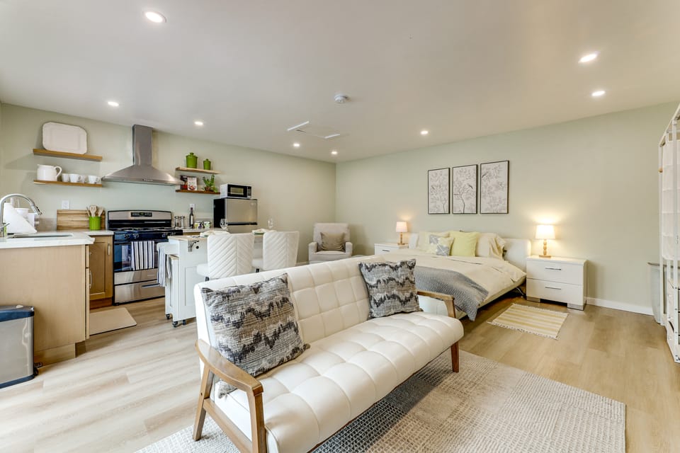 Modern Studio Near SoFi: Stadium 5 Minutes Away Apartment in Westmont