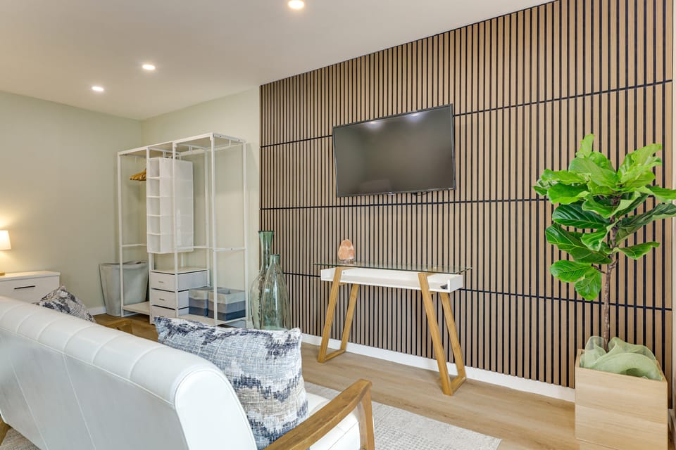 Modern Studio Near SoFi: Stadium 5 Minutes Away Apartment in Westmont