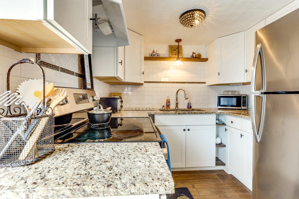 Centrally Located! Brand New South Daytona Retreat Apartment in South Daytona