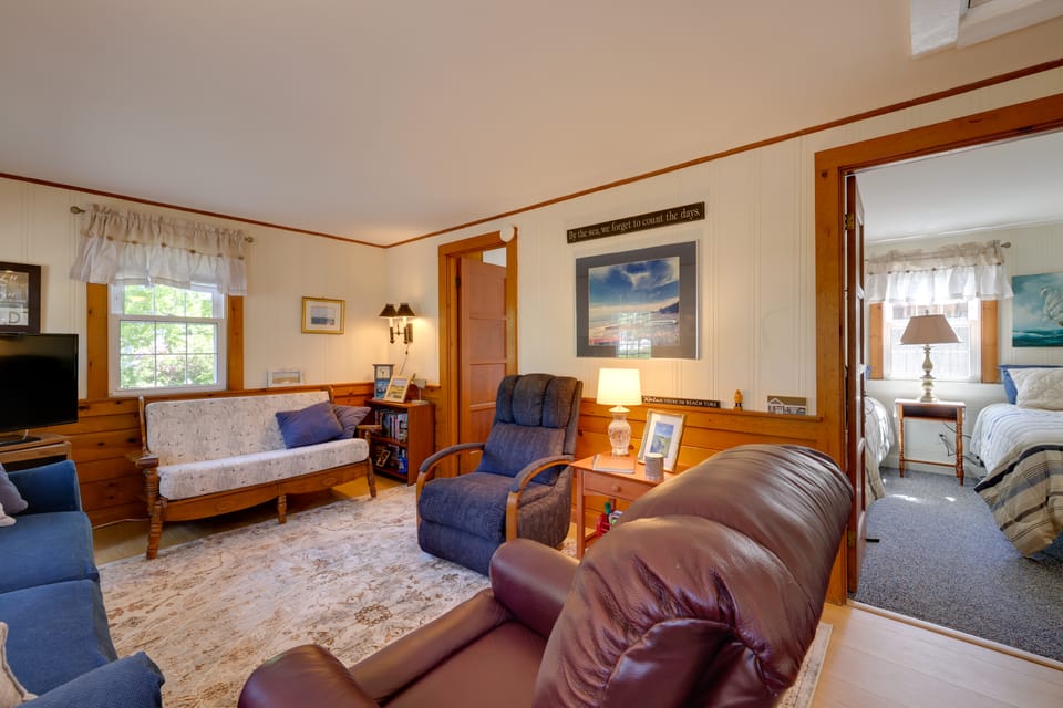 Walk to Nantucket Sound Beaches! Family Getaway House in Dennis Port