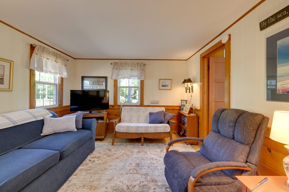 Walk to Nantucket Sound Beaches! Family Getaway House in Dennis Port