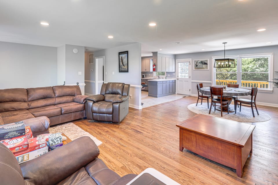 3 Mi to Dtwn: Spacious Warsaw Retreat w/ Huge Yard House in Maryland