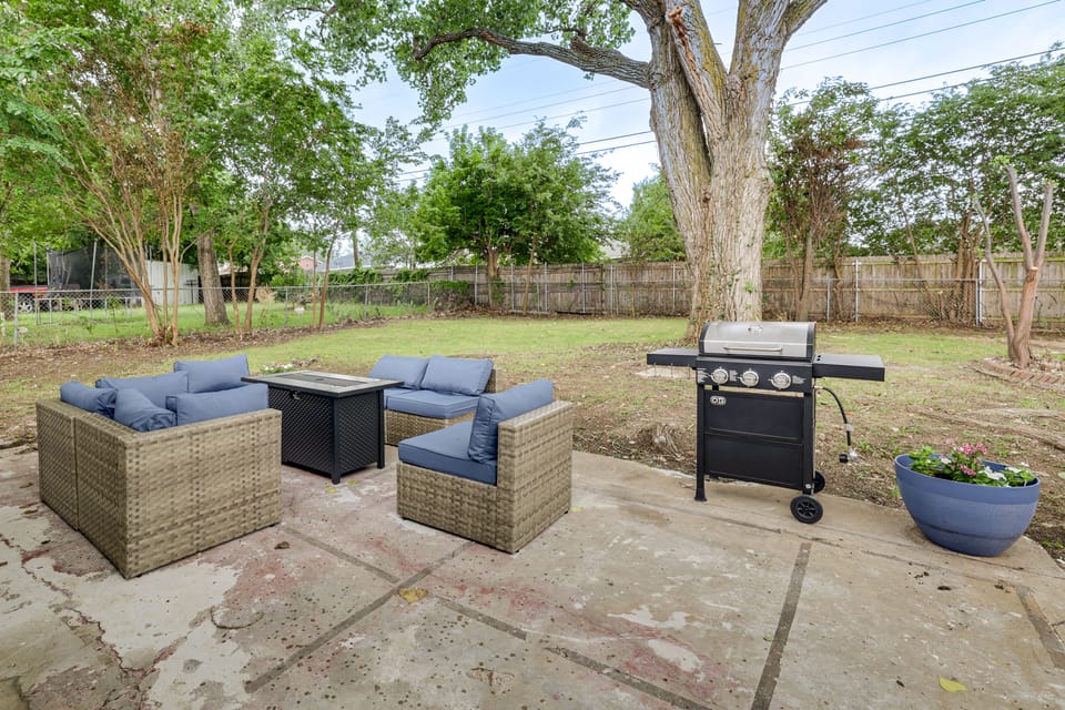 Private Yard w/ Grill & Fire Pit! Mansfield Escape House in Mansfield