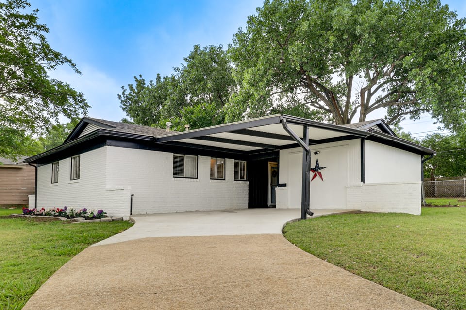 Private Yard w/ Grill & Fire Pit! Mansfield Escape House in Mansfield