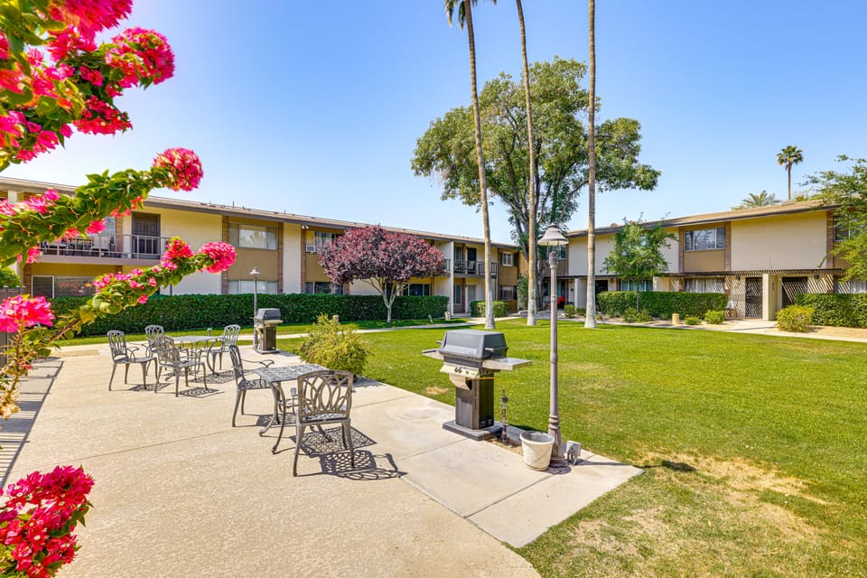 Steps to Fashion Square! Condo w/ Patio & Pool Apartment in Scottsdale