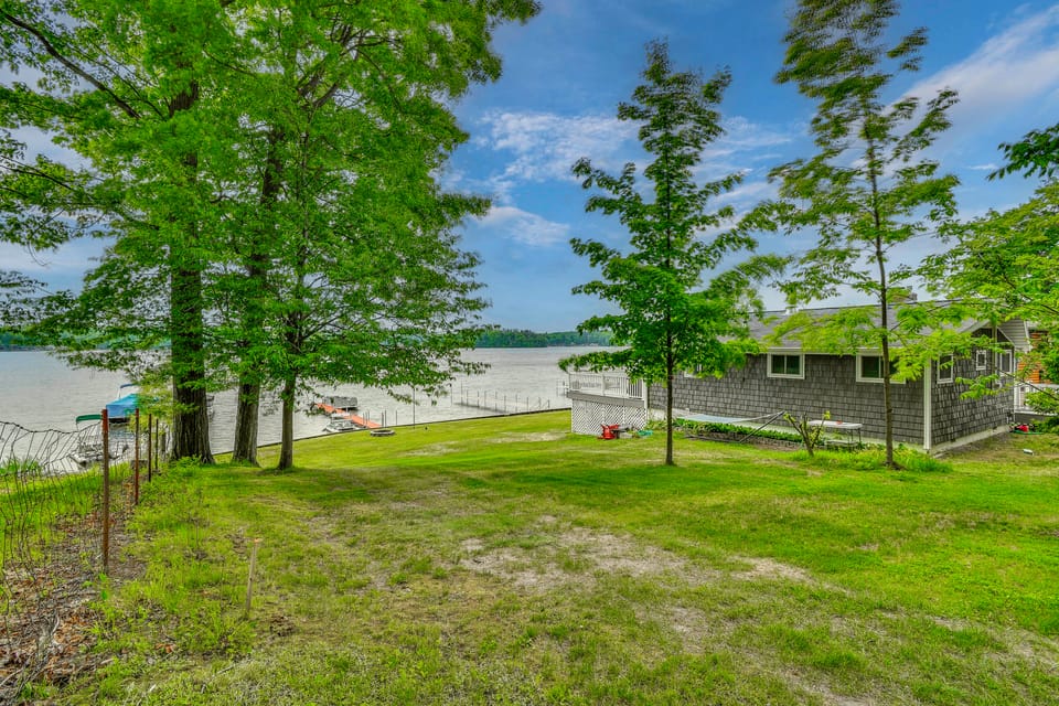 George Lake Escape! Charming 1950s Cabin House in Michigan