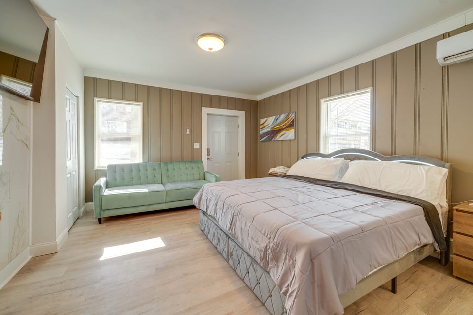 Walkable Location! High-End 4-Unit Hinton Getaway Apartment in West Virginia