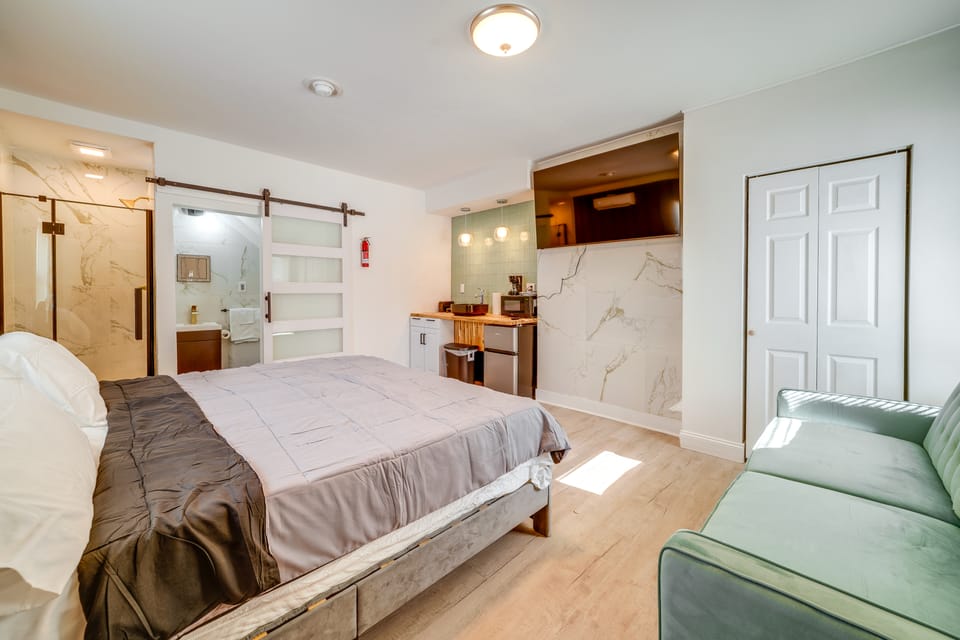 Walkable Location! High-End 4-Unit Hinton Getaway Apartment in West Virginia