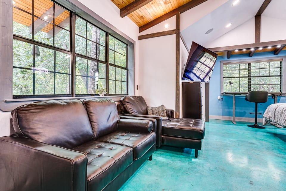 Paluxy Riverfront Couple’s Studio on Over 2 Acres! Apartment in Glen Rose