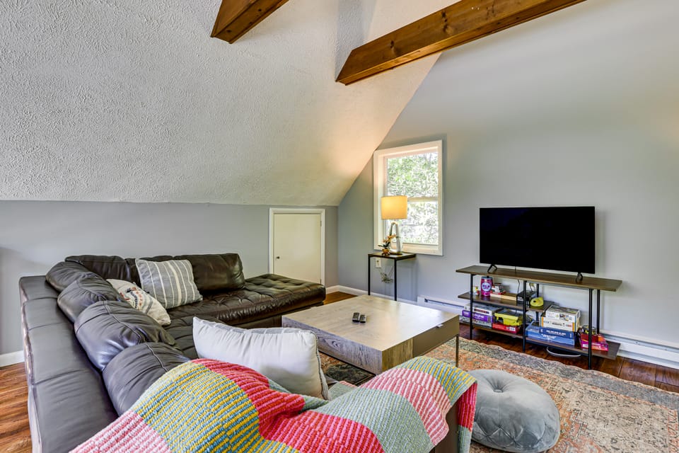 Outdoor Fun! Charming Family Home in Tobyhanna House in Tobyhanna