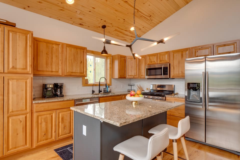 Rocky Mtn Hideaway w/ Hot Tub & Panoramic Views House in Park County