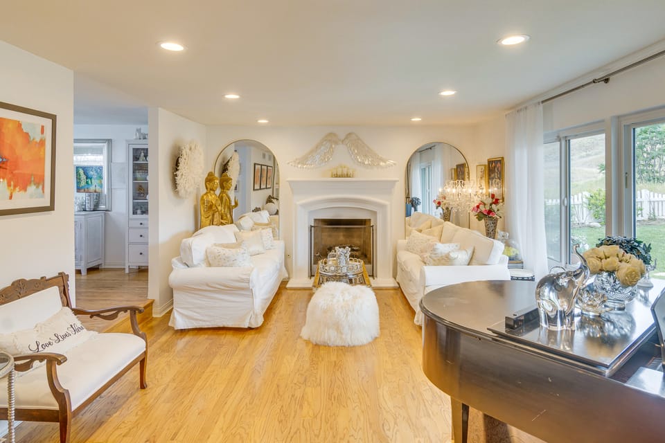 Calabasas Getaway Near Trails, Parks & the 101! House in Calabasas